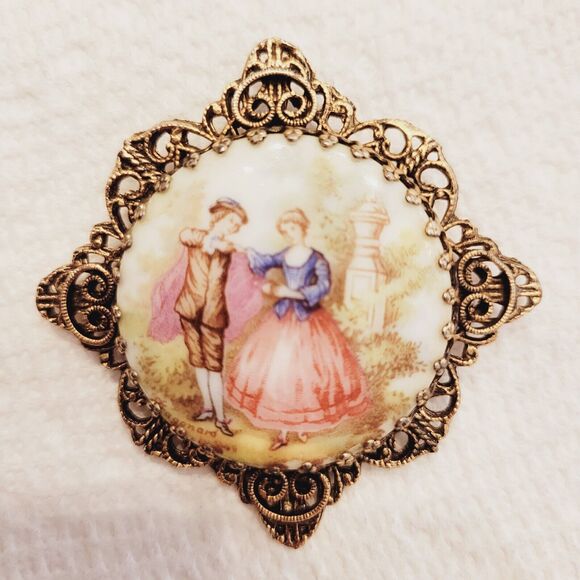 Vintage Fragonard Porcelain Cameo Courting Scene Gold Tone Brooch Pin Pendant - Picture 3 of 10